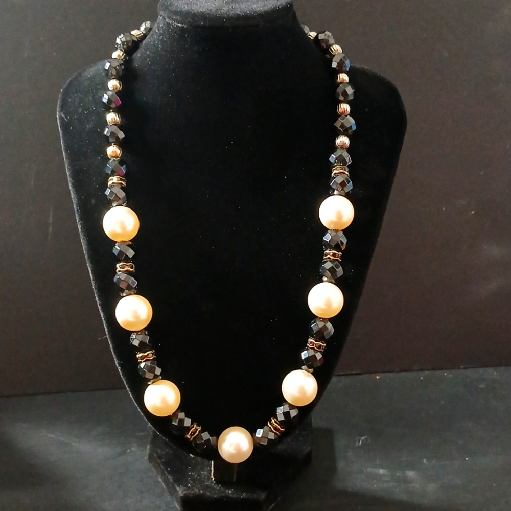 Faux pearl glass beaded necklace